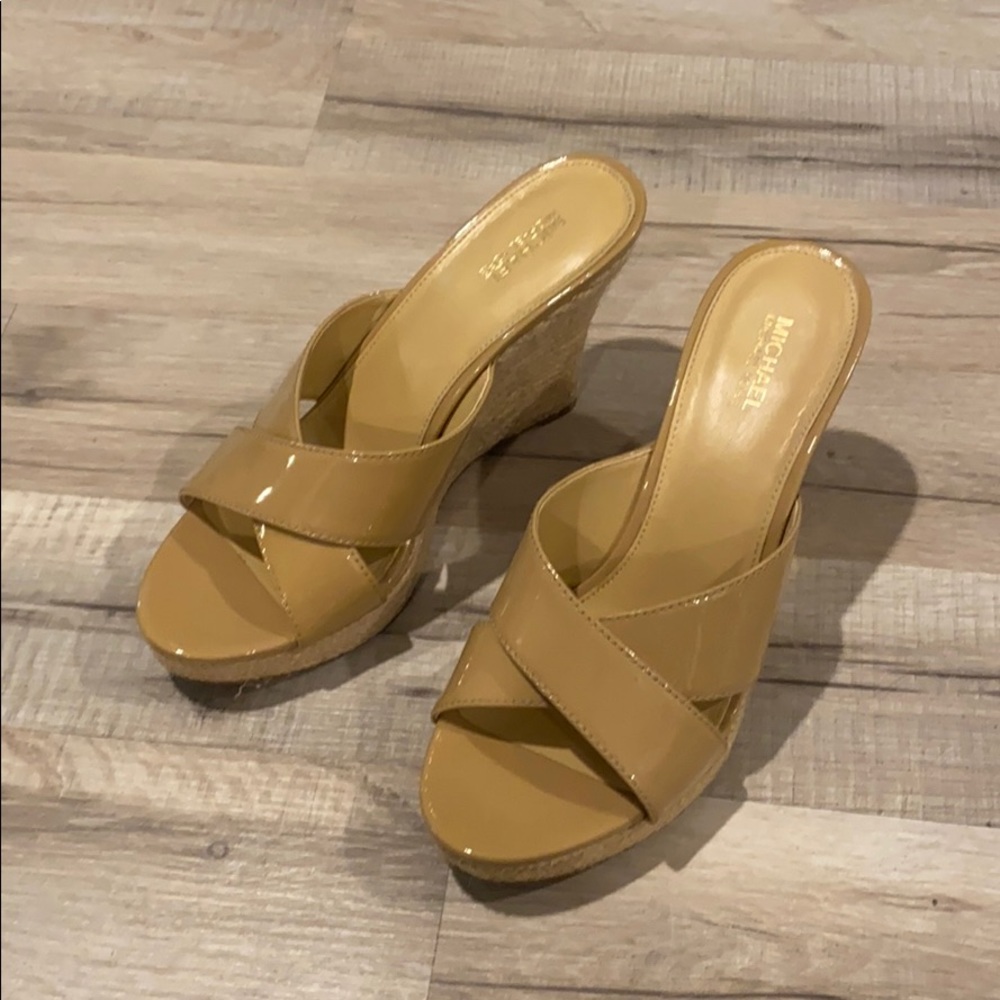 Light used Micheal Kors Wedges